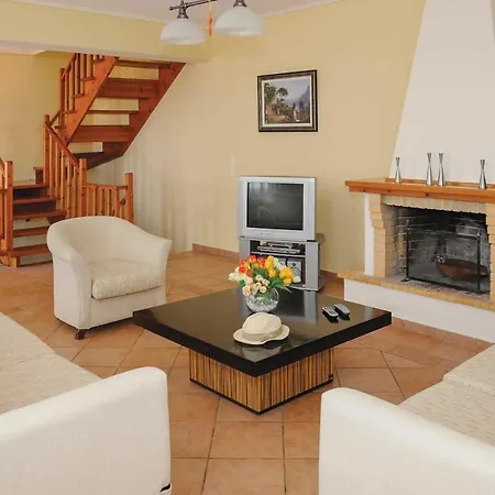 Doretta Villa *